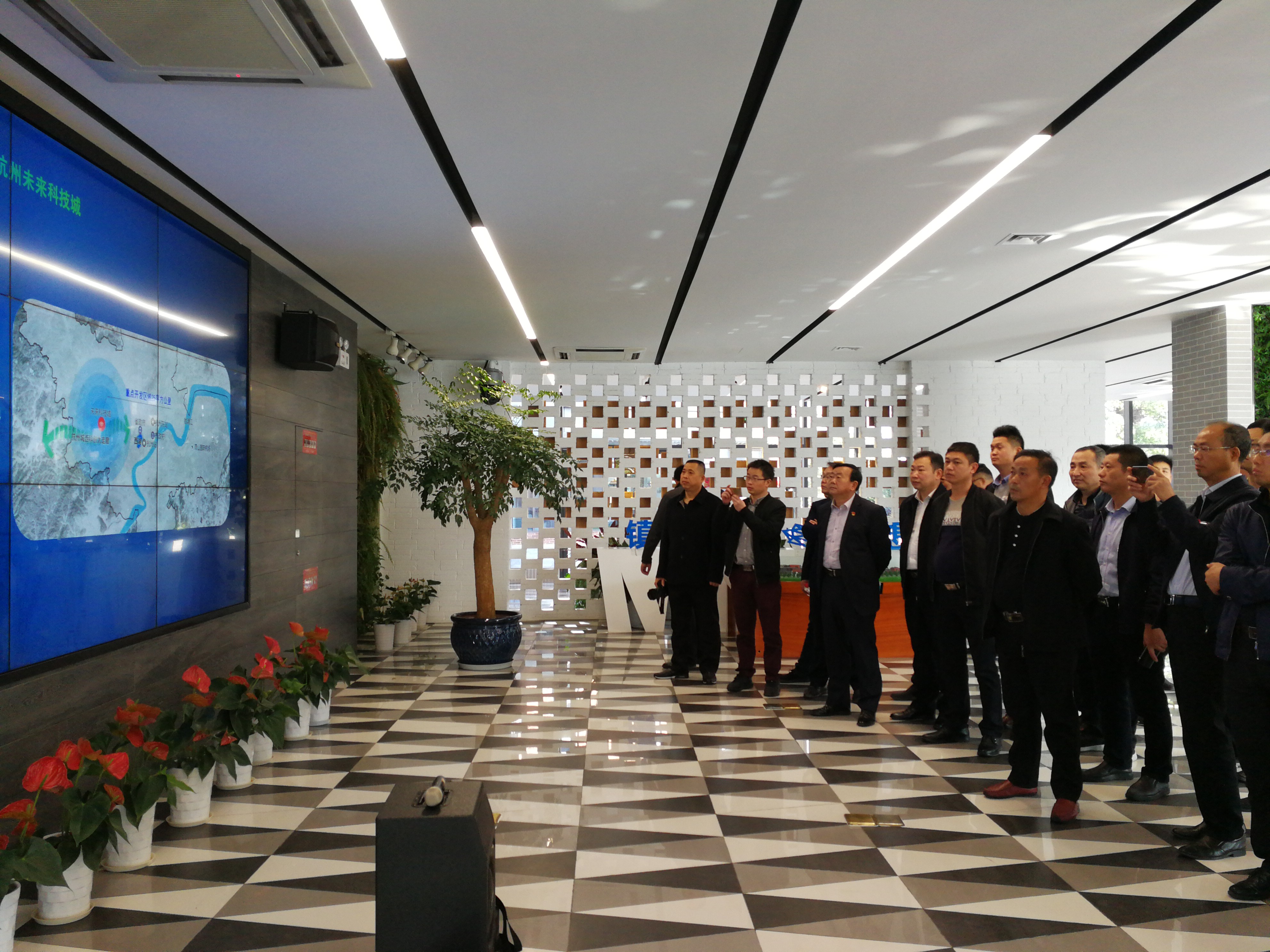 現(xiàn)場(chǎng)教學(xué)(夢(mèng)想小鎮(zhèn))2.jpg 現(xiàn)場(chǎng)教學(xué)(夢(mèng)想小鎮(zhèn))2.jpg