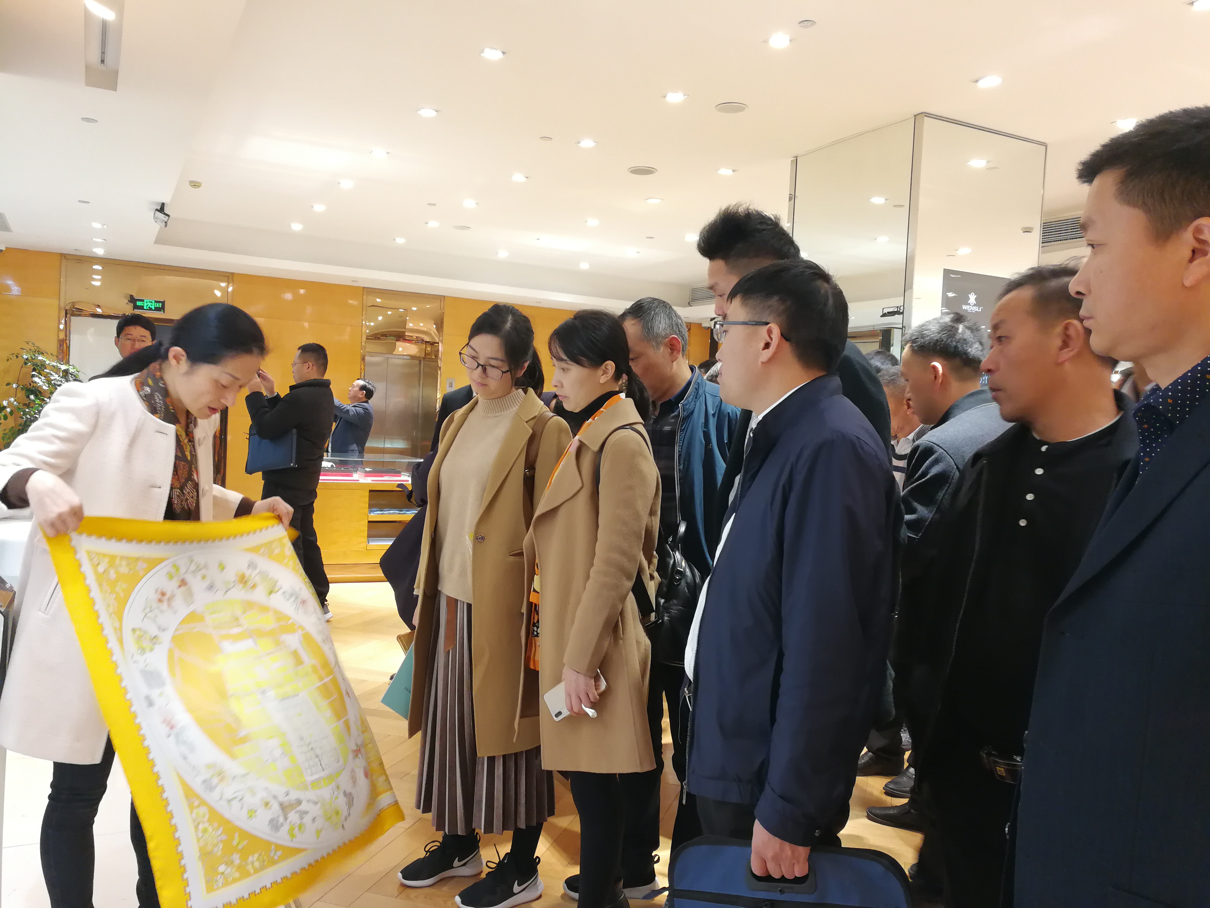 現(xiàn)場(chǎng)教學(xué)(萬事利集團(tuán))1.jpg 現(xiàn)場(chǎng)教學(xué)(萬事利集團(tuán))1.jpg