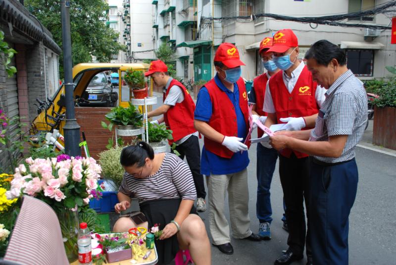 區(qū)委辦黨員志愿者參與滅蚊行動(dòng)圖片.jpg