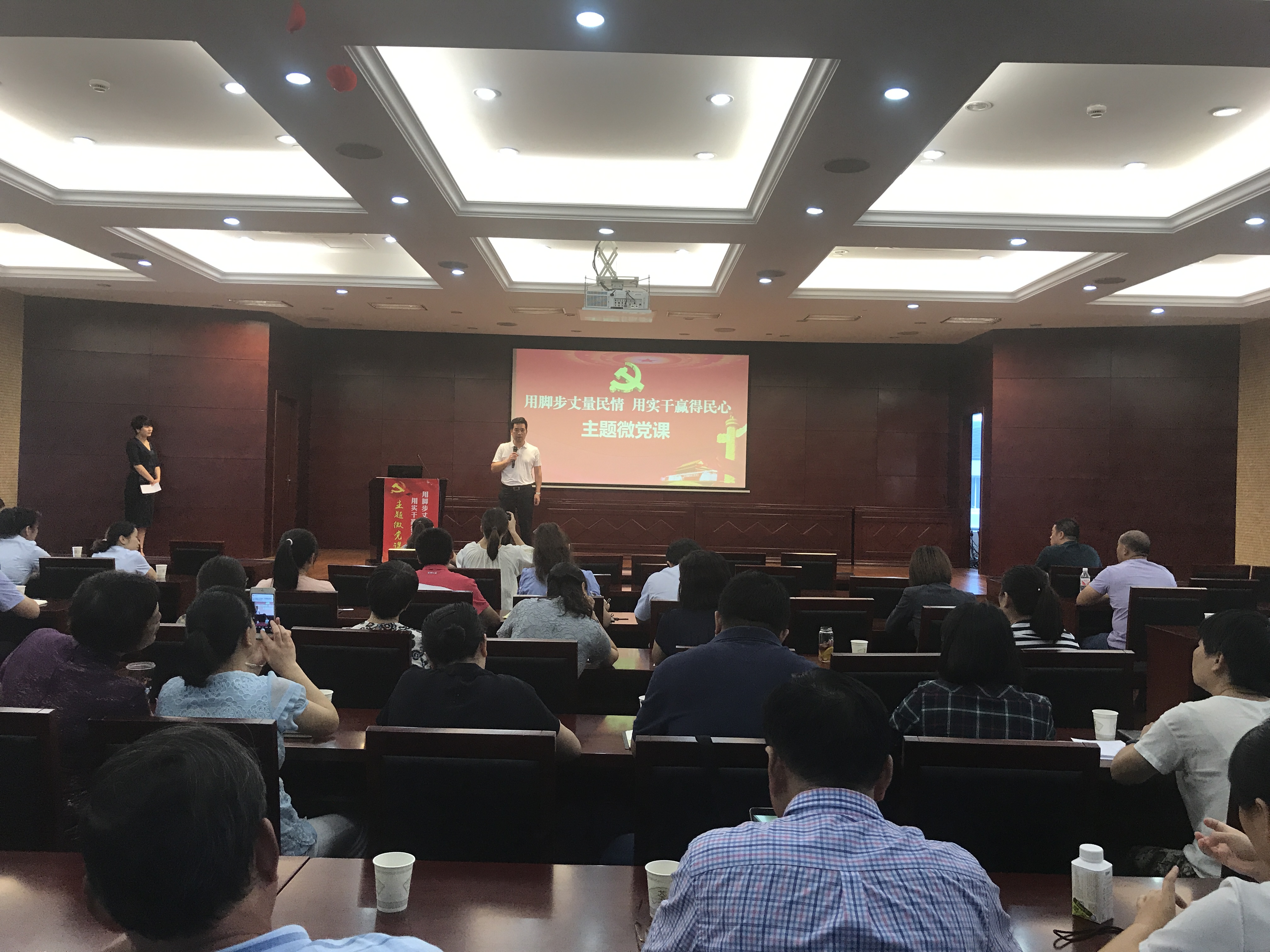 9月，舉辦“用腳步丈量民情 用實干贏得民心”主題微黨課，邀請5名機關(guān)黨員或社區(qū)黨員上黨課.JPG
