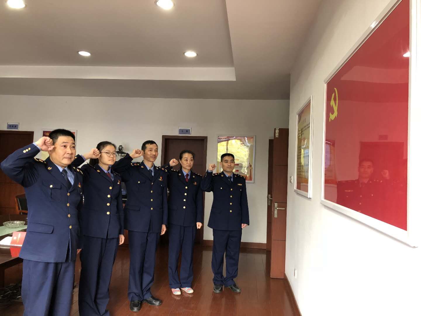 文暉支部黨員重溫入黨誓詞.jpg
