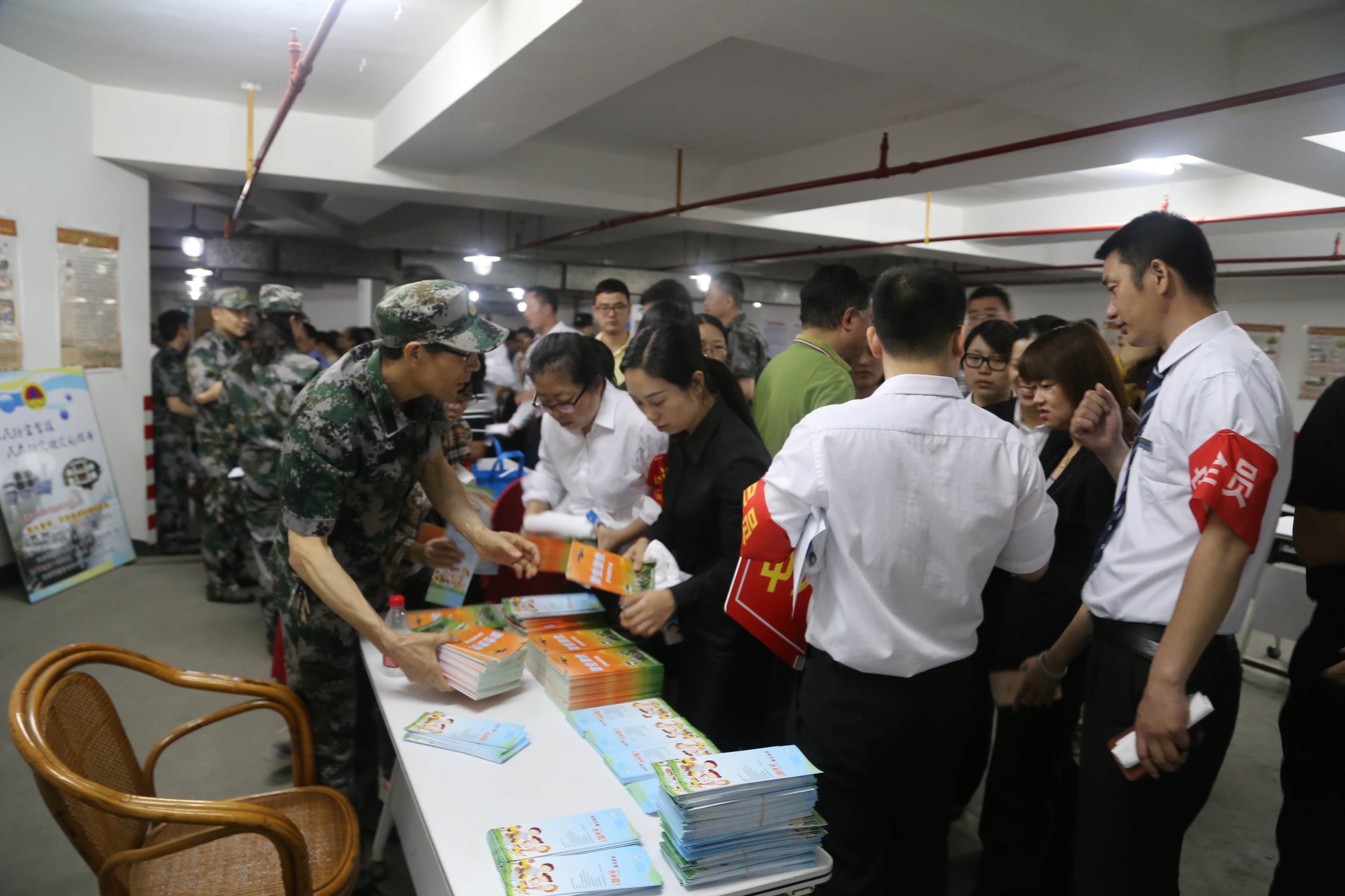機(jī)關(guān)綜合支部開展人防知識宣傳.jpg