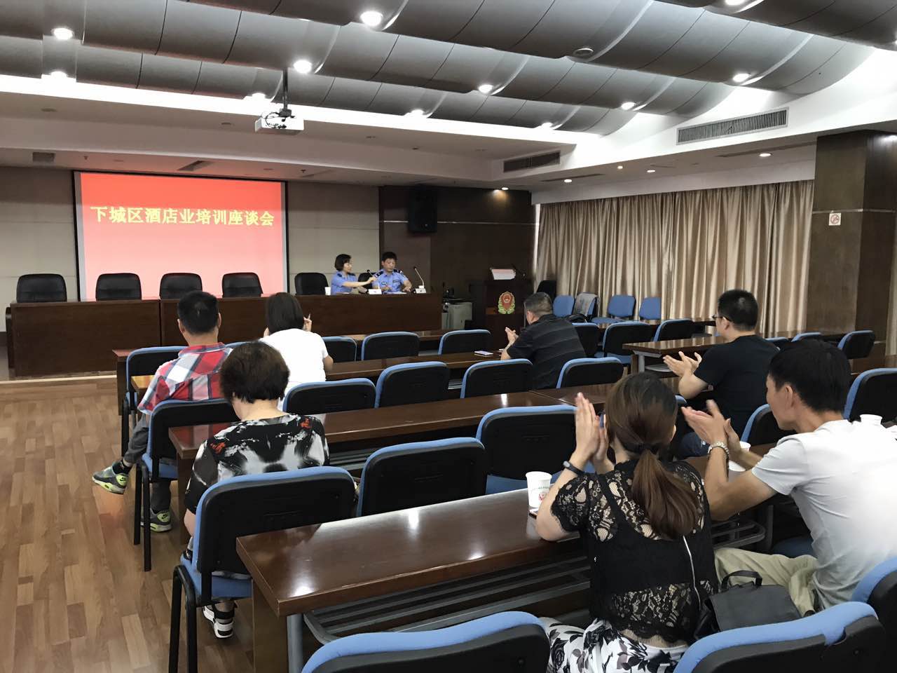 第六支部黨員開展企業(yè)培訓(xùn).jpg