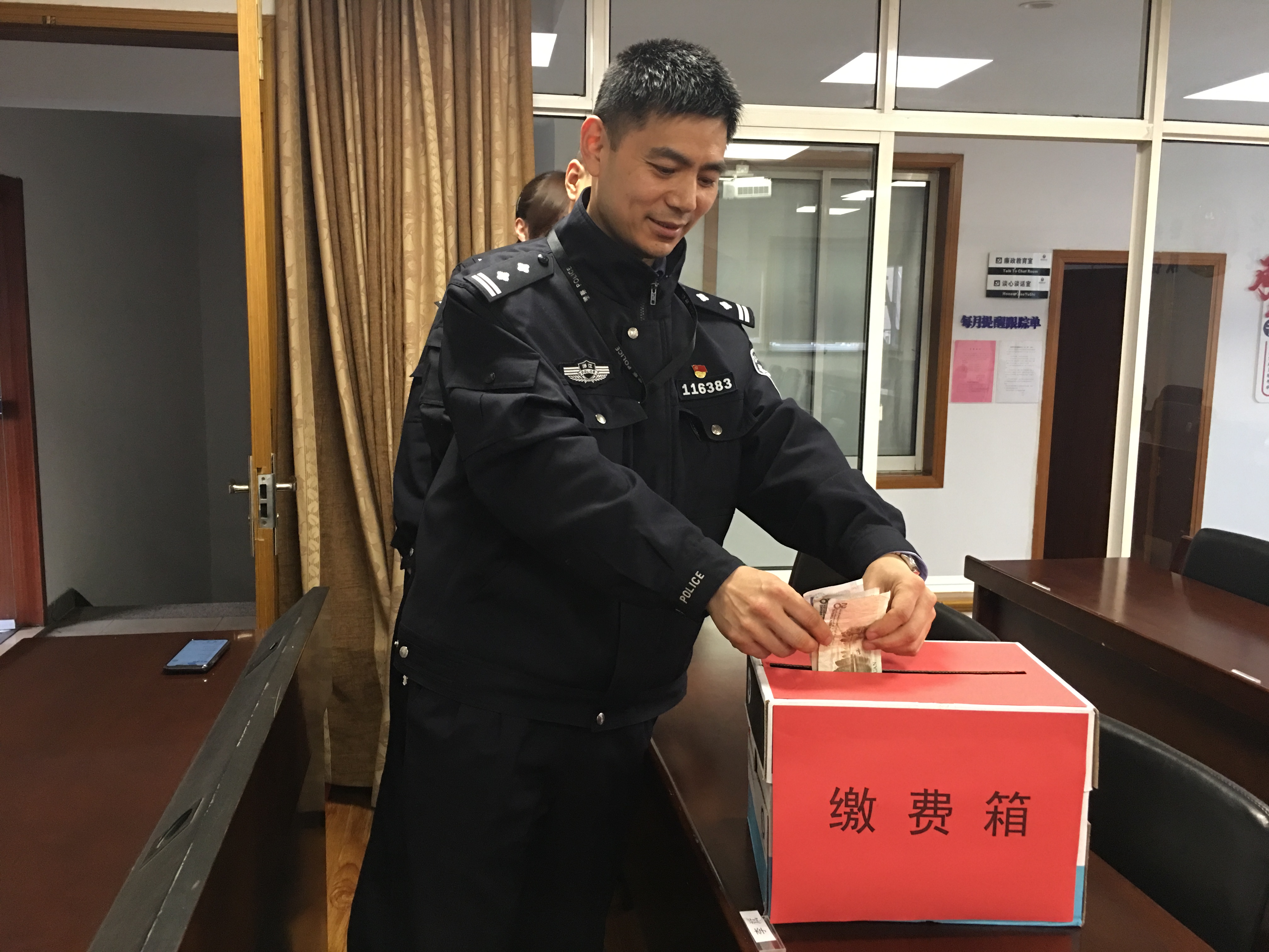 交納黨費(fèi).jpg