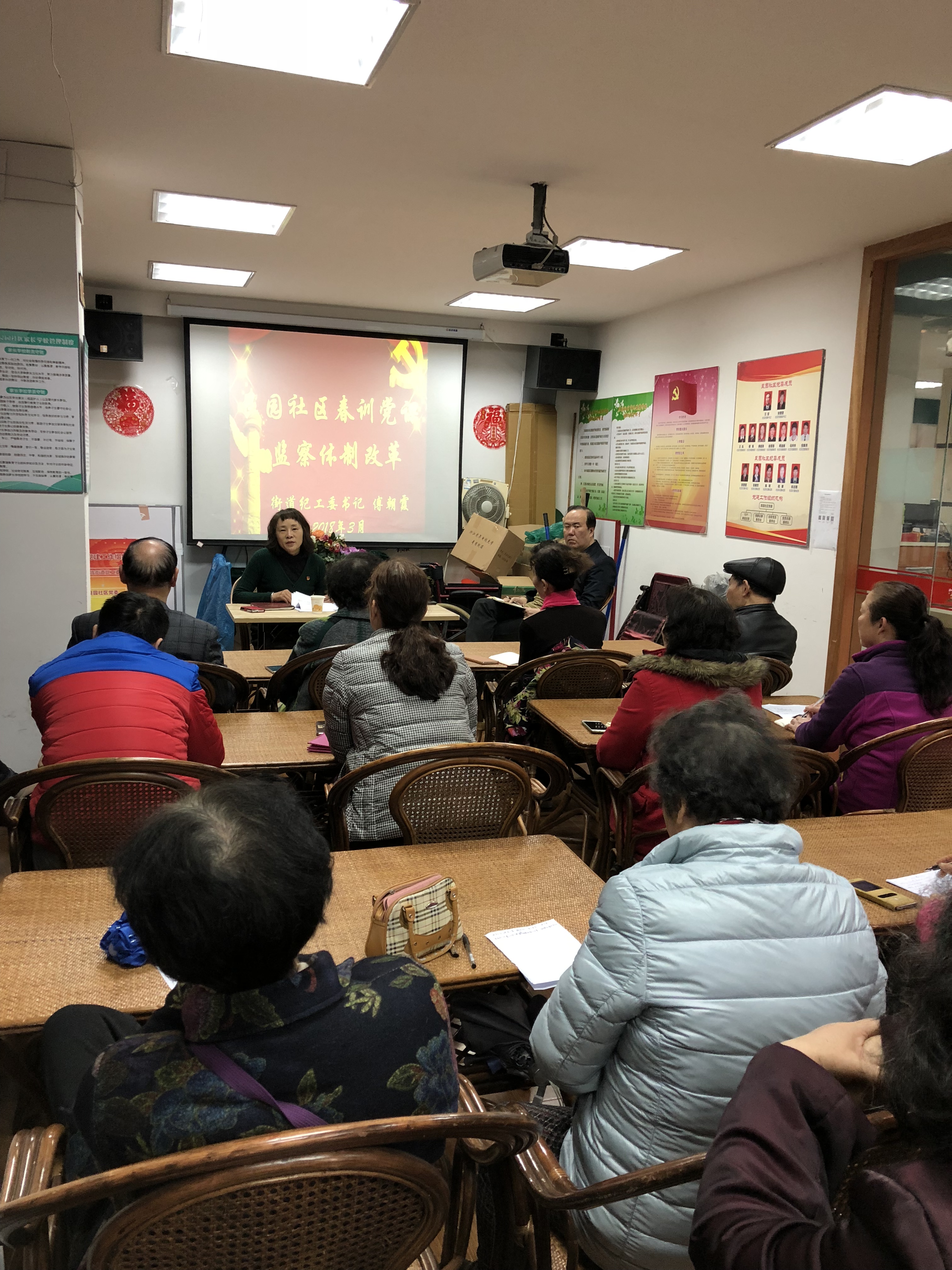“進社區(qū)訪民情解民憂”集中蹲點.jpg