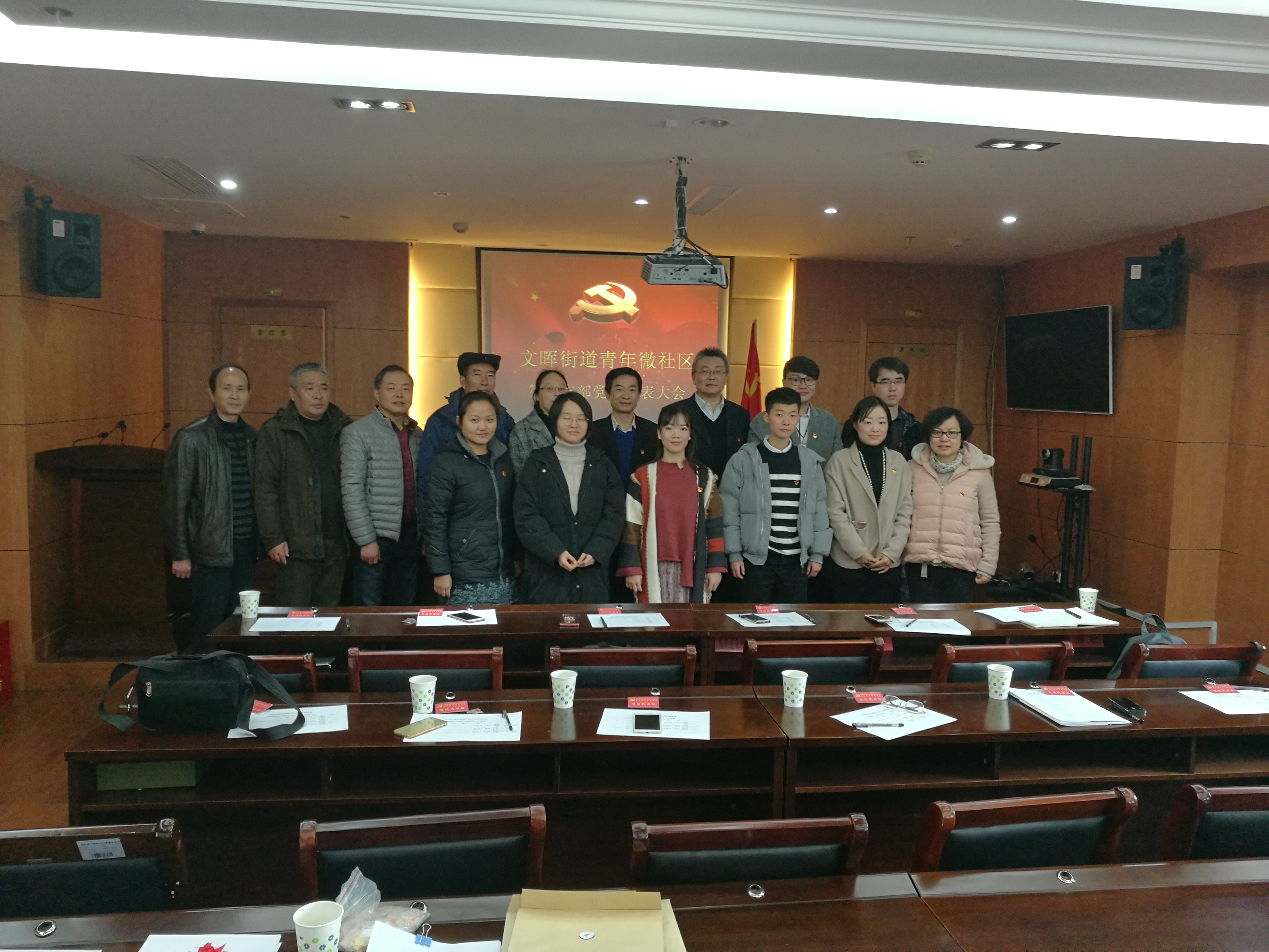 第三聯(lián)合支部黨員參加選舉和組織生活合影.jpg