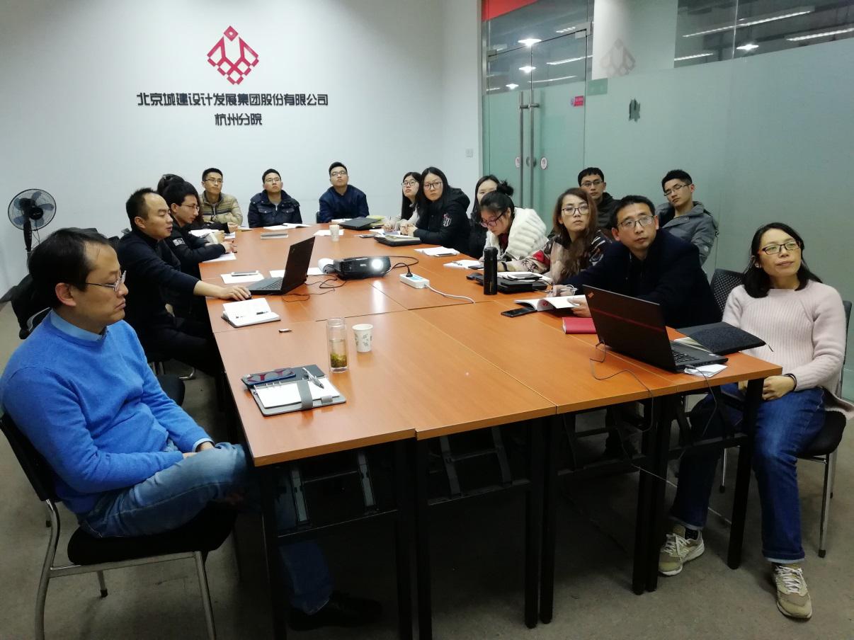 學(xué)習(xí)新黨章、重溫入黨誓詞.jpg