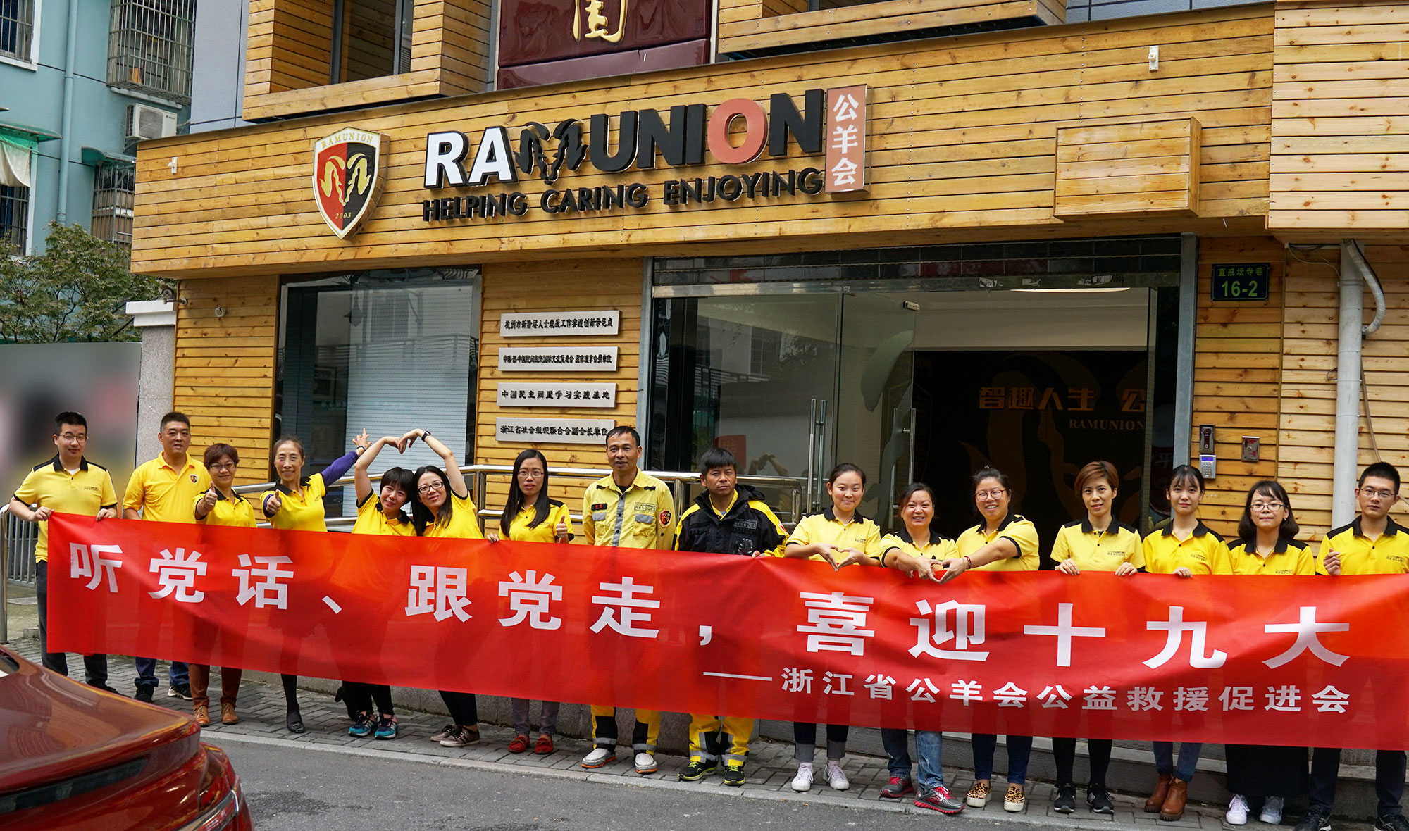 支部組織黨員群眾認(rèn)真觀看十九大專(zhuān)題報(bào)告直播，會(huì)后個(gè)自發(fā)表了自己的感言感想感知。.jpg