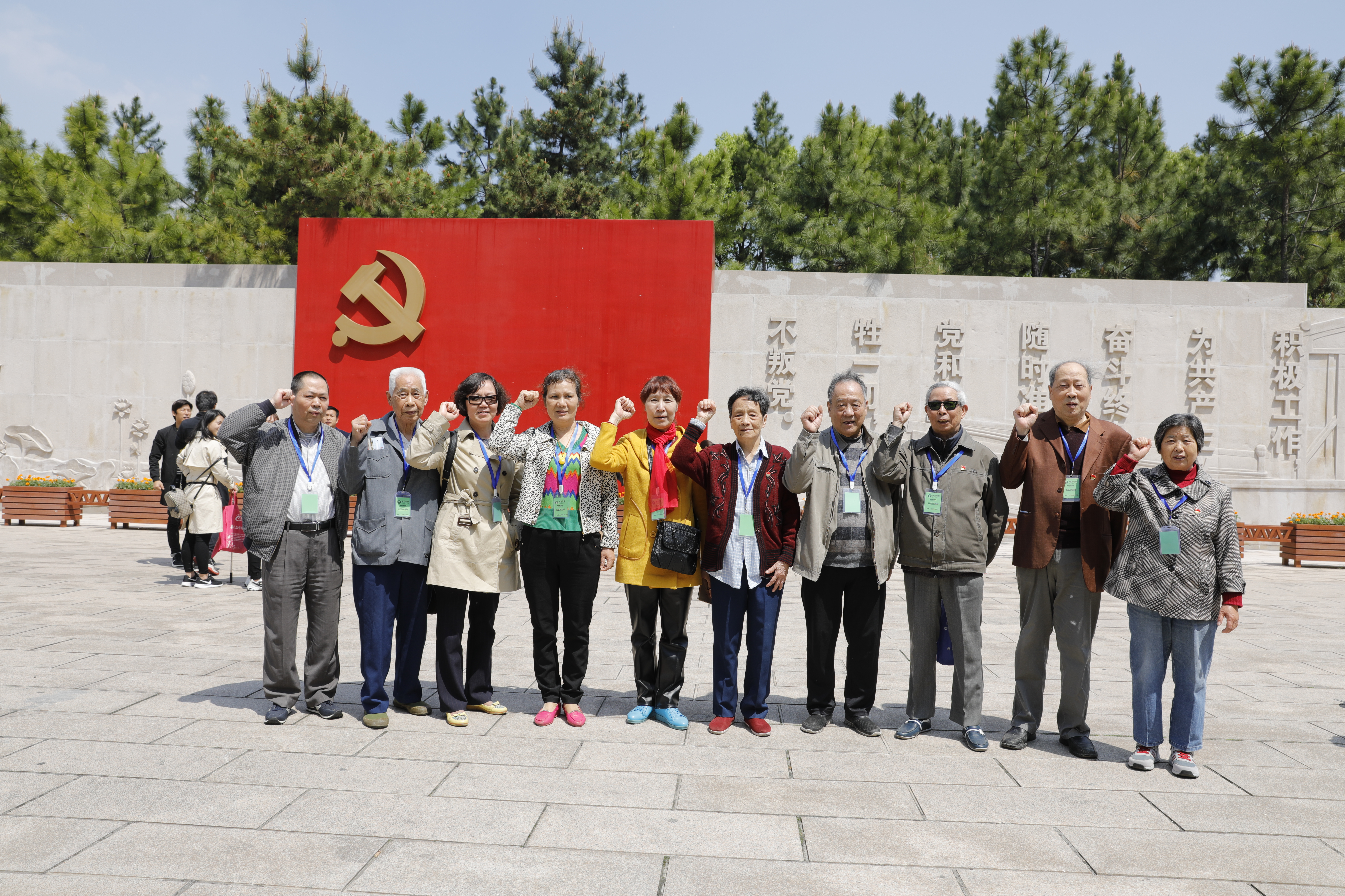 支部黨員參觀紅色教育基地.JPG