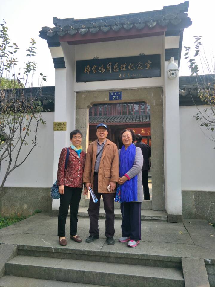 參觀周恩來紀(jì)念館.jpg