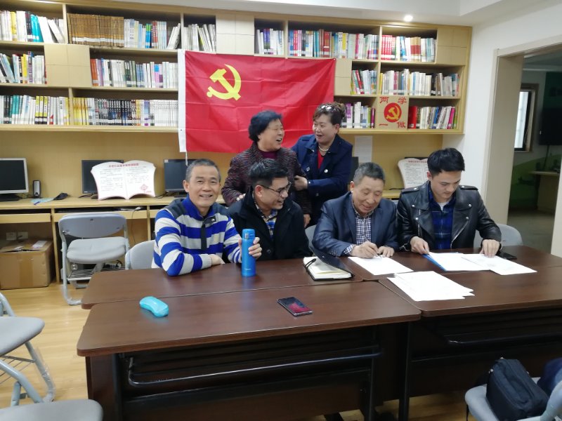 “既有住宅加裝電梯”在社區(qū)完成簽約.jpg
