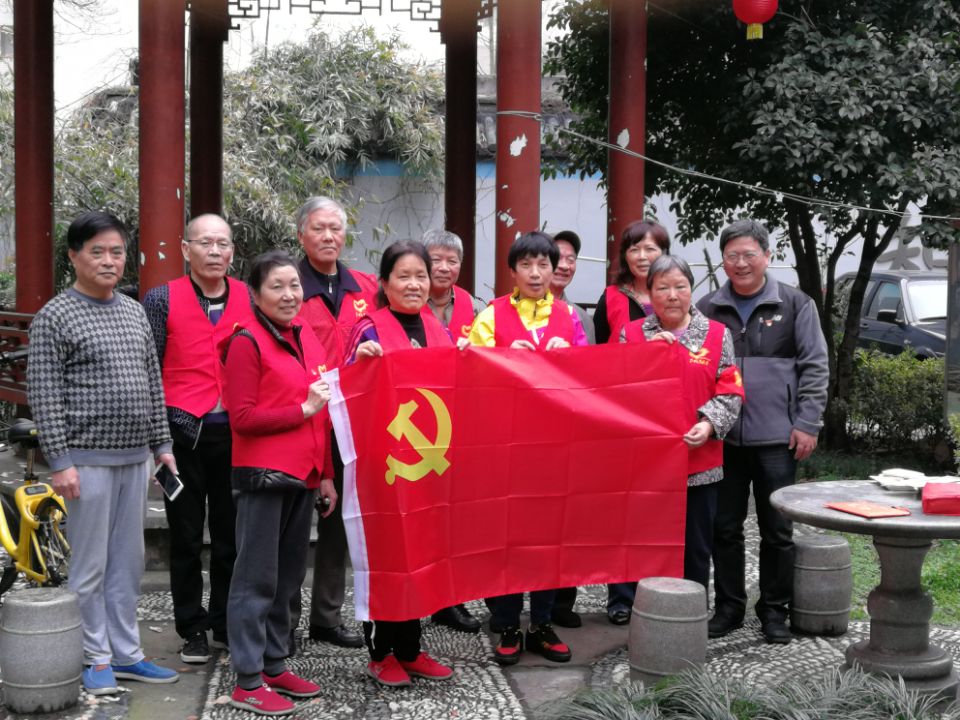 潮一支部志愿者勞動(dòng)日合影2.jpg