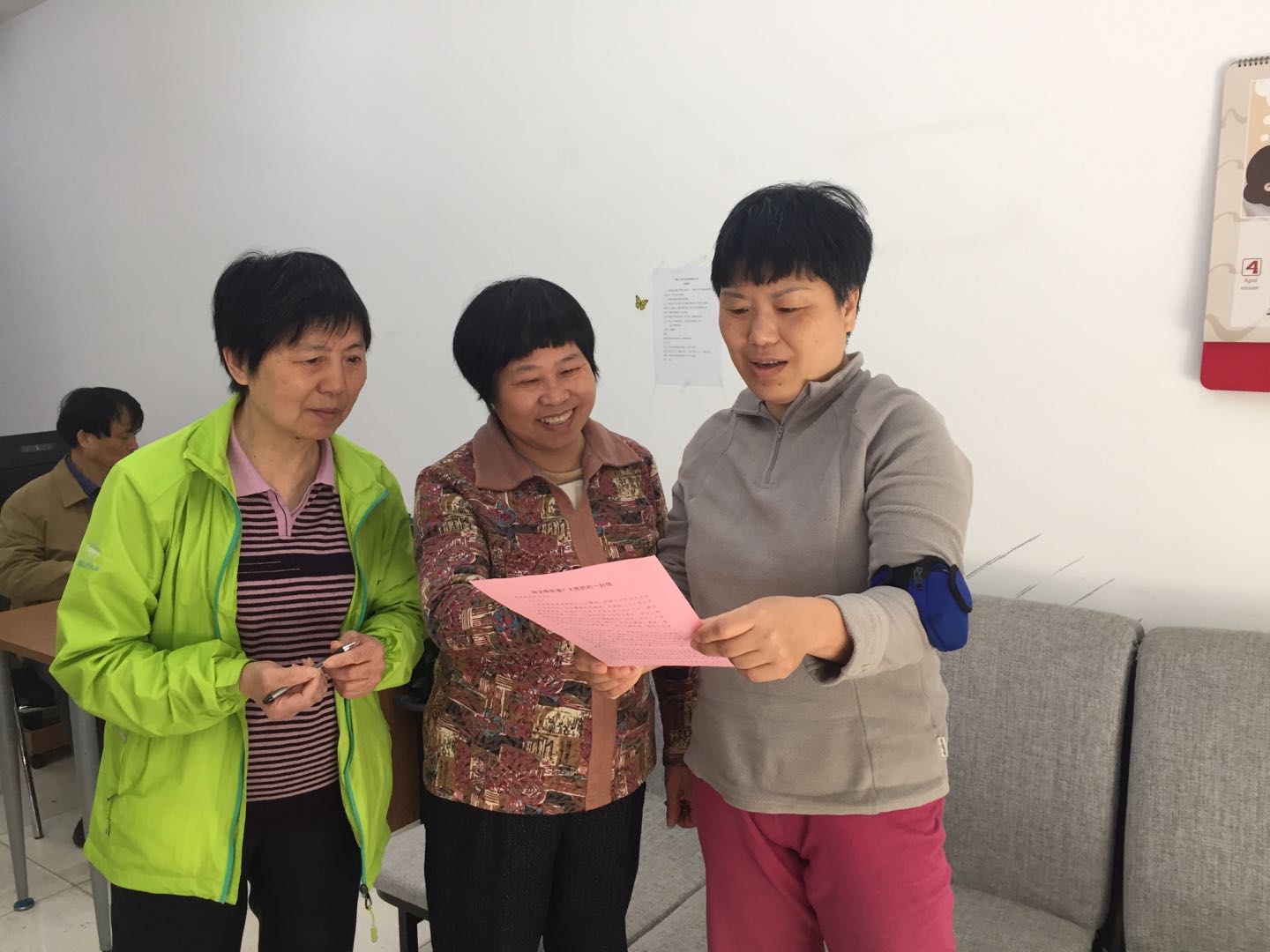 支部參與“進社區(qū)訪民情解民憂”活動宣傳.jpg
