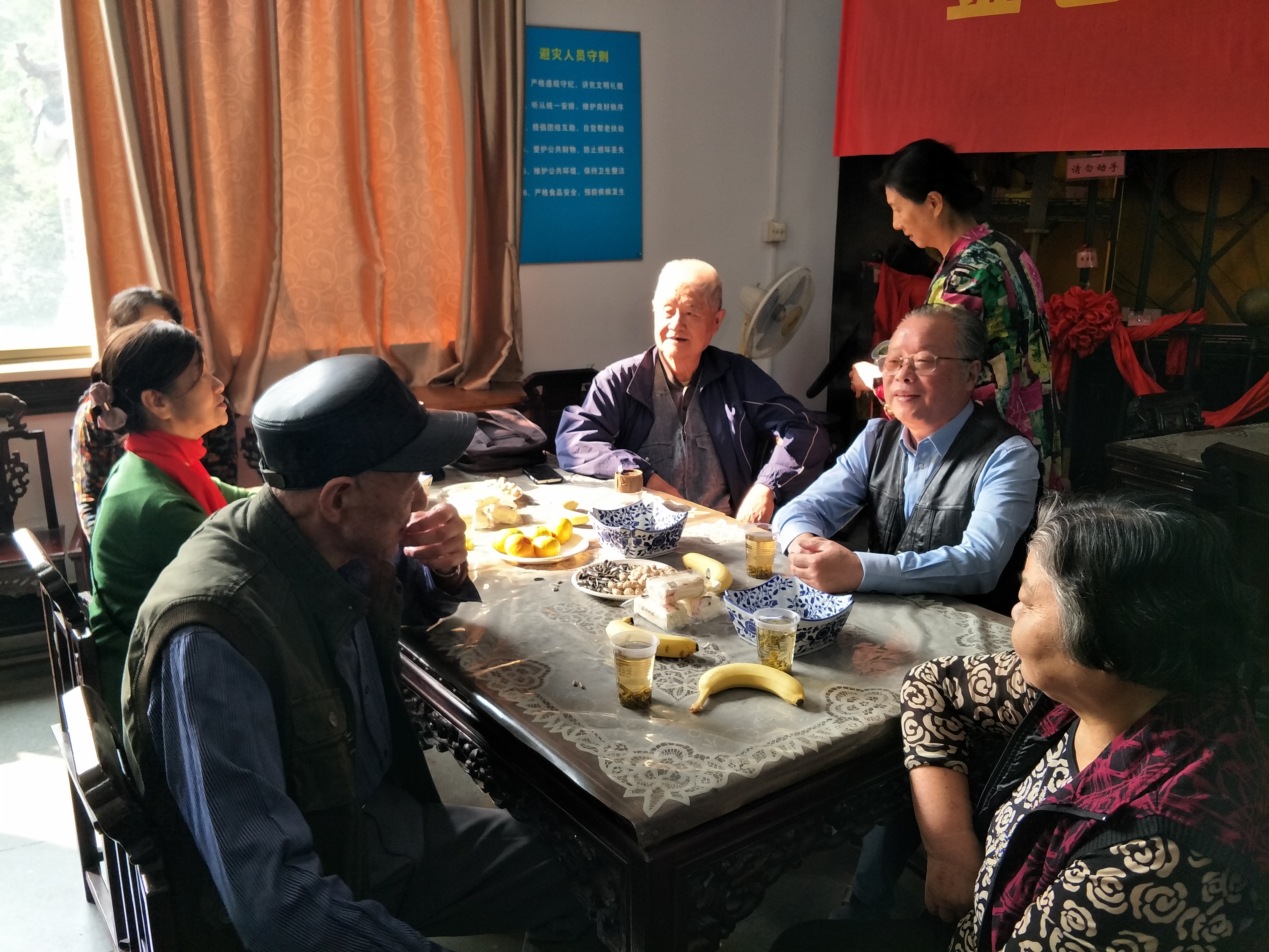 支部聯(lián)同社區(qū)勞模開展重陽節(jié)專題活動.jpg