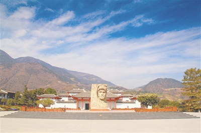 圖為中國工農(nóng)紅軍強渡大渡河紀念館和紀念碑。黃剛 攝.jpg