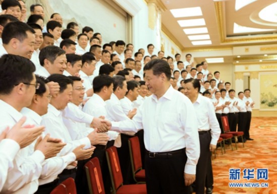 （2015年6月30日，黨和國家領(lǐng)導(dǎo)人習(xí)近平、劉云山等在北京人民大會(huì)堂會(huì)見全國優(yōu)秀縣委書記。新華社記者 蘭紅光 攝）.jpg