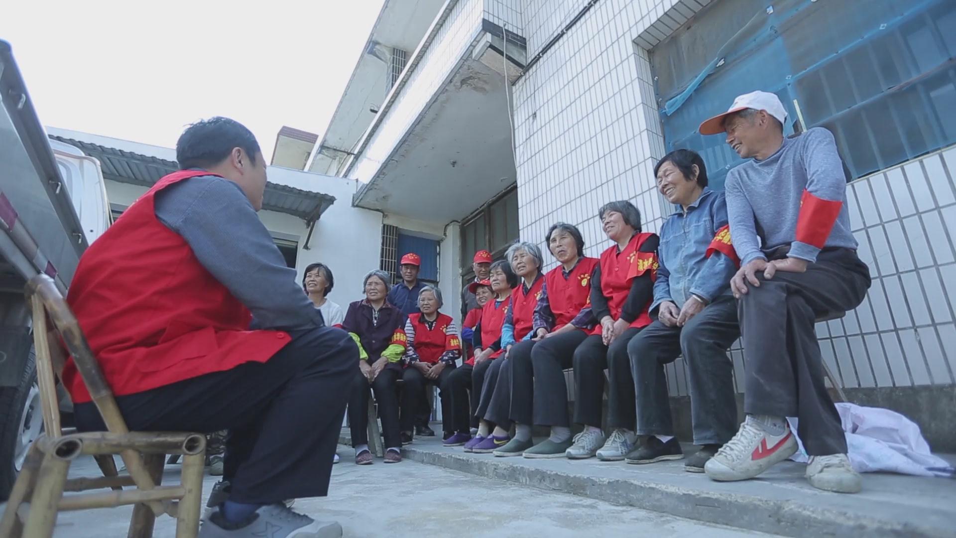 08中華村村企業(yè)聯(lián)合支部組建清水華揚護河團，助力村“五水共治”工作.jpg