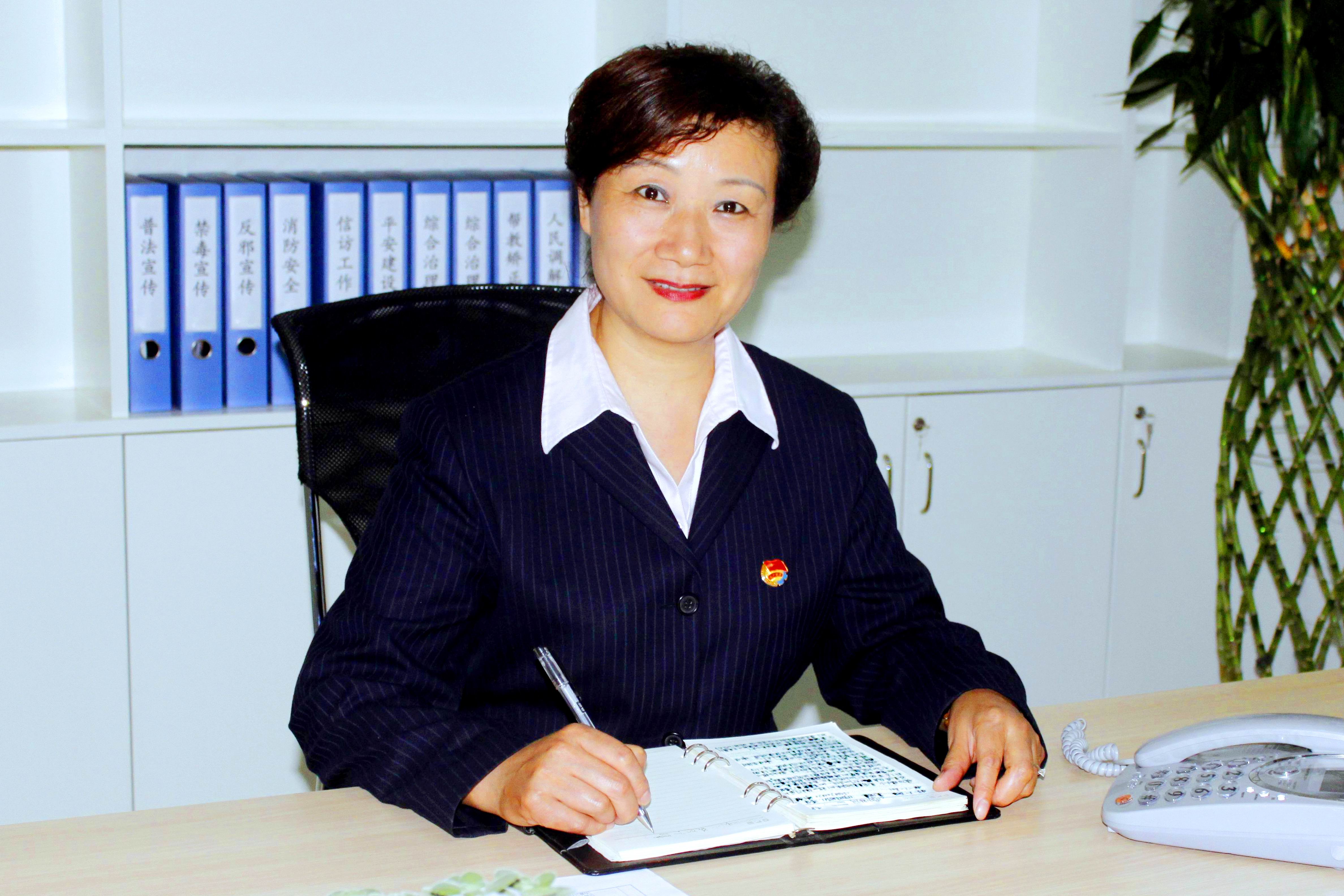 杭州下城區(qū)天水街道燈芯巷社區(qū)黨委書記 朱雅仙.jpg