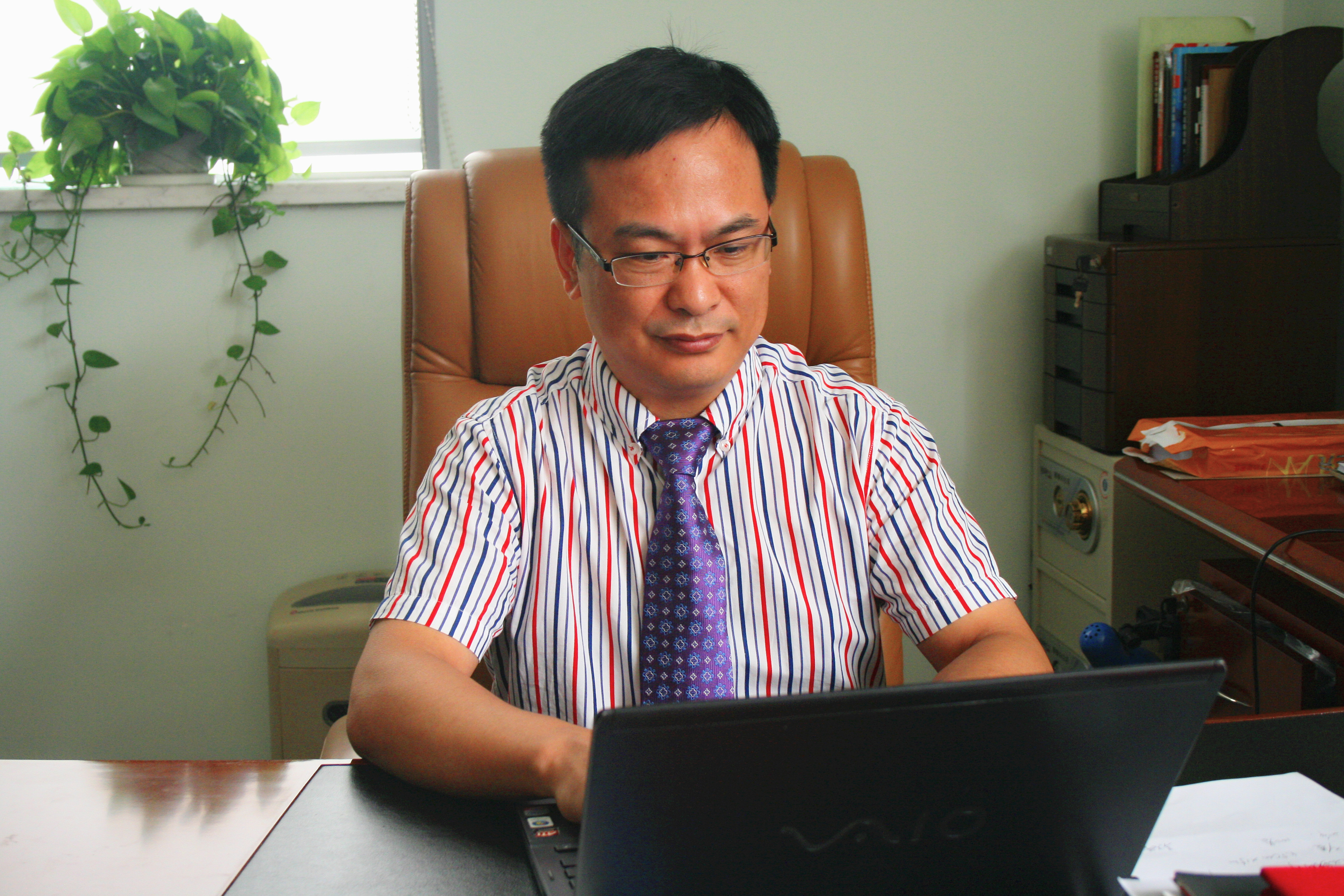 李明鎖正面照.jpg