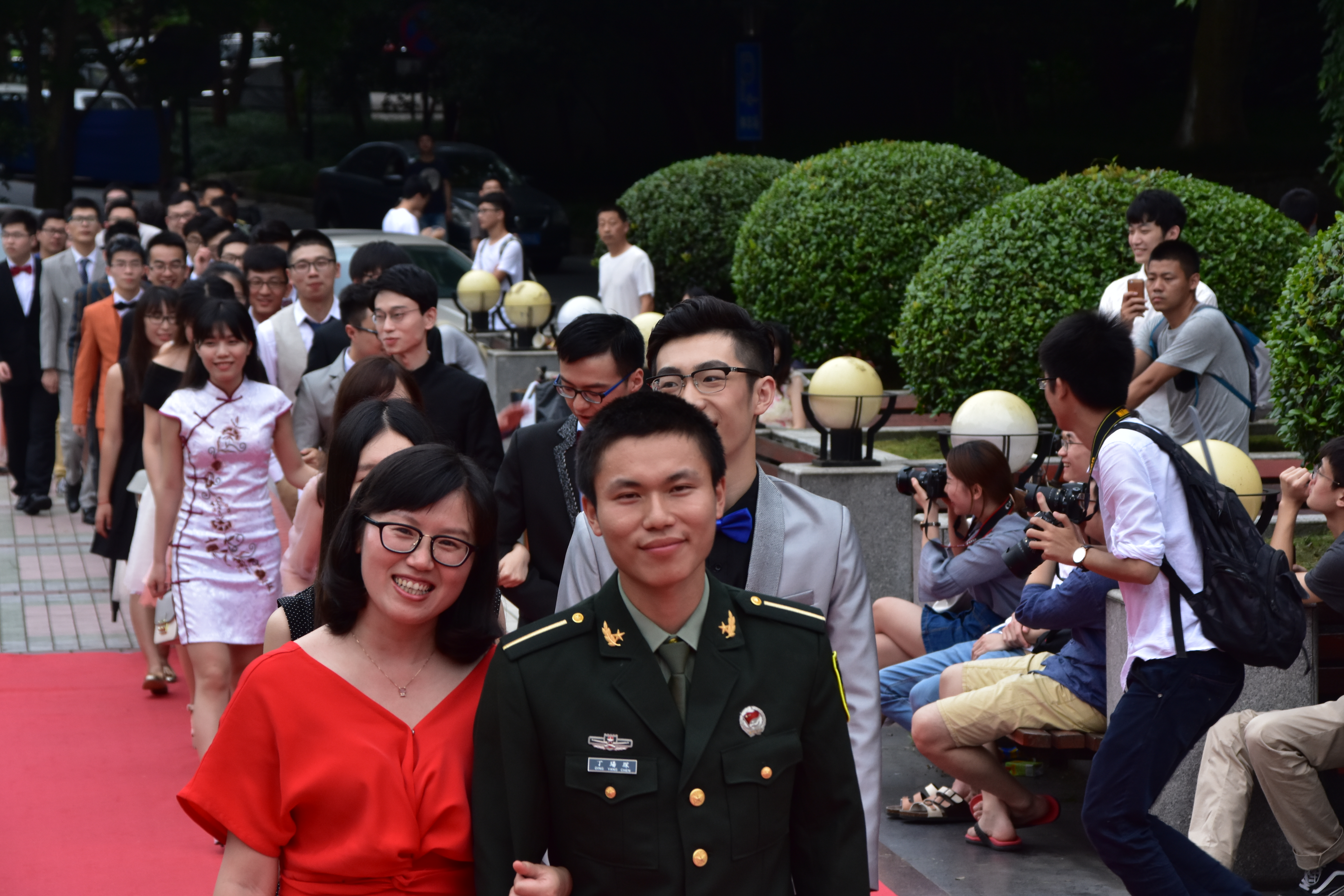 2012級畢業(yè)紅毯秀.JPG