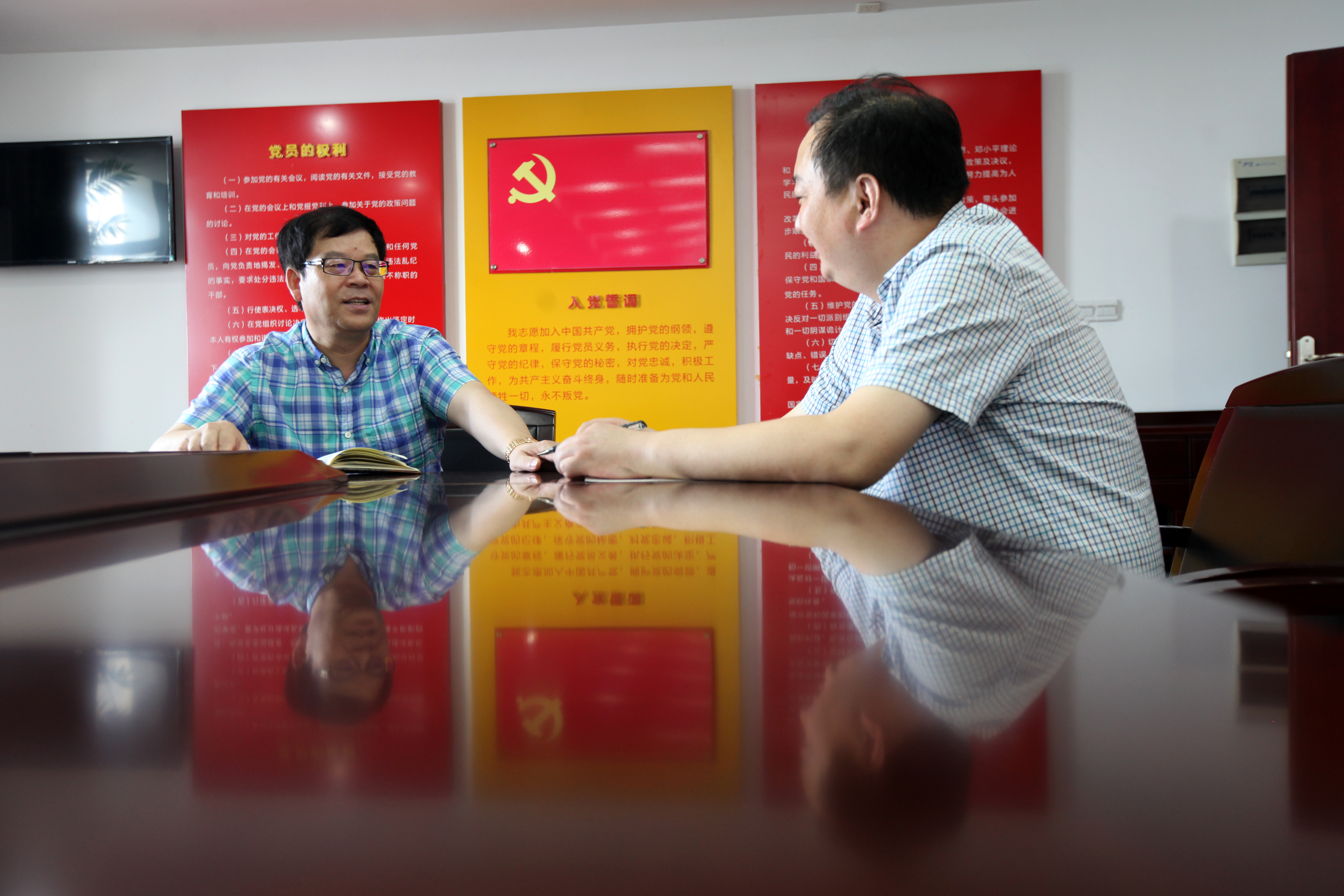 與入黨積極分子談心談話.jpg