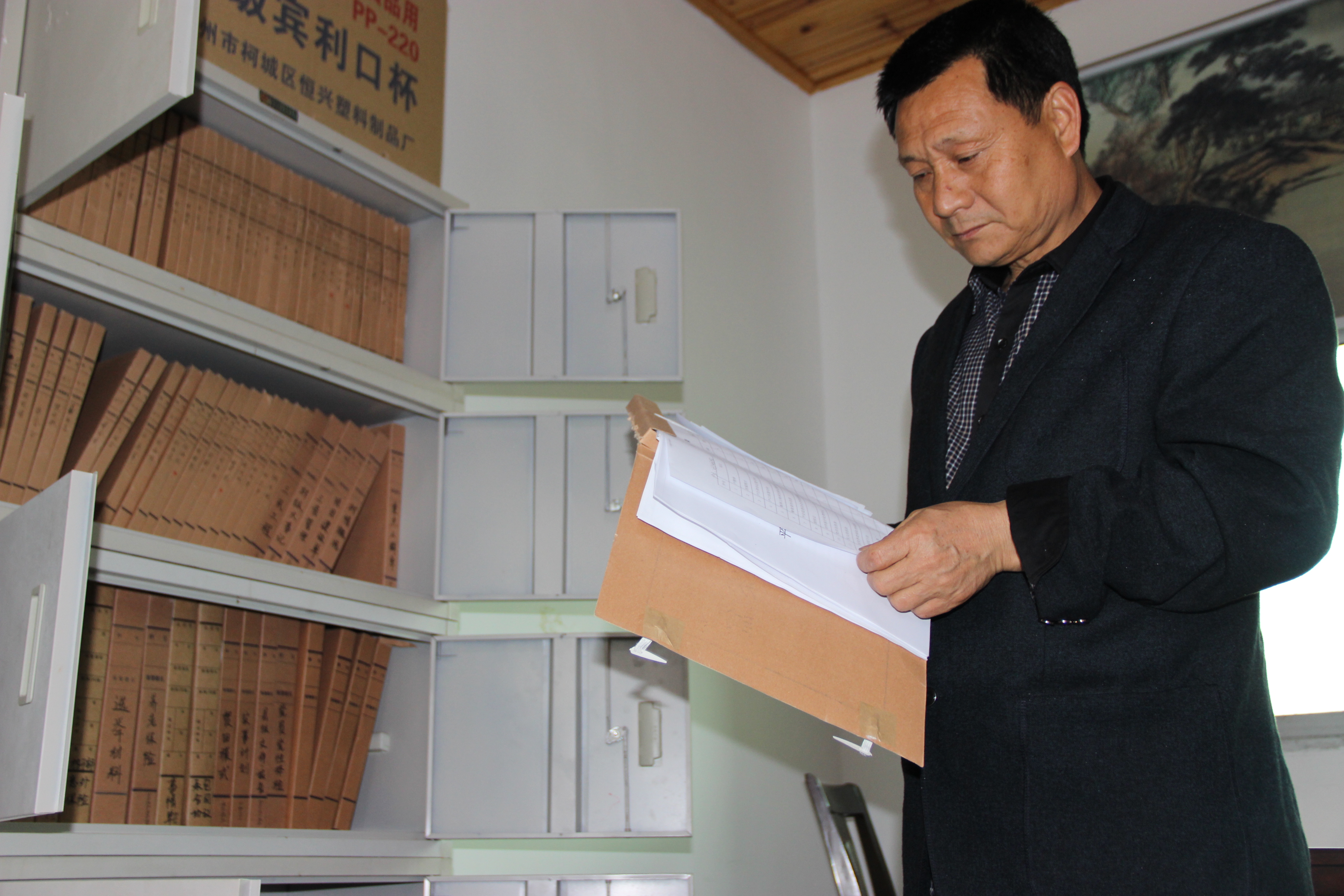 龍游縣模環(huán)鄉(xiāng)五都橋村黨支部書記胡孝成 (3).JPG