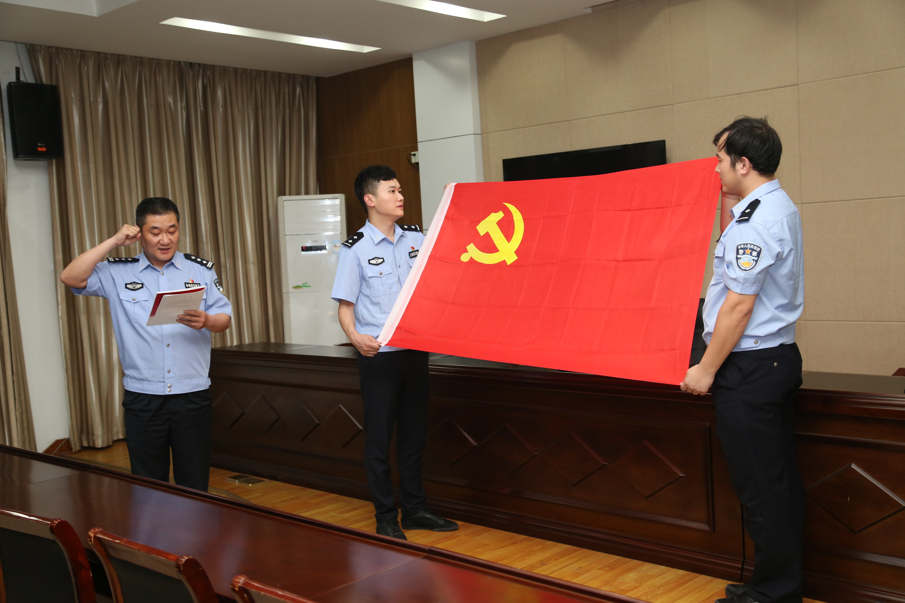 黨旗宣誓.jpg