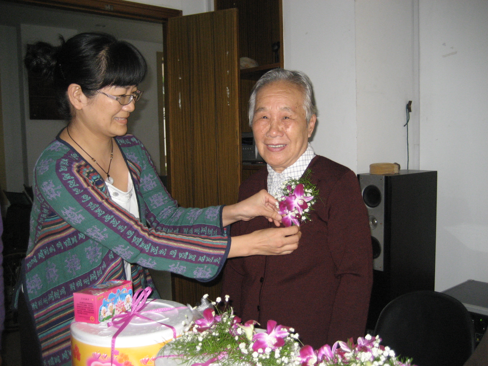 為老黨員祝壽.jpg