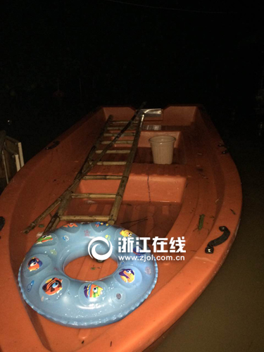 靠著這艘小船，李永樓兄弟倆救出了11名村民.jpg