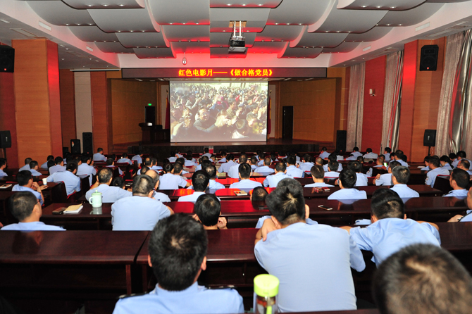 龍游縣公安局單位內(nèi)網(wǎng)開設(shè)“兩學(xué)一做”專欄 (1).jpg