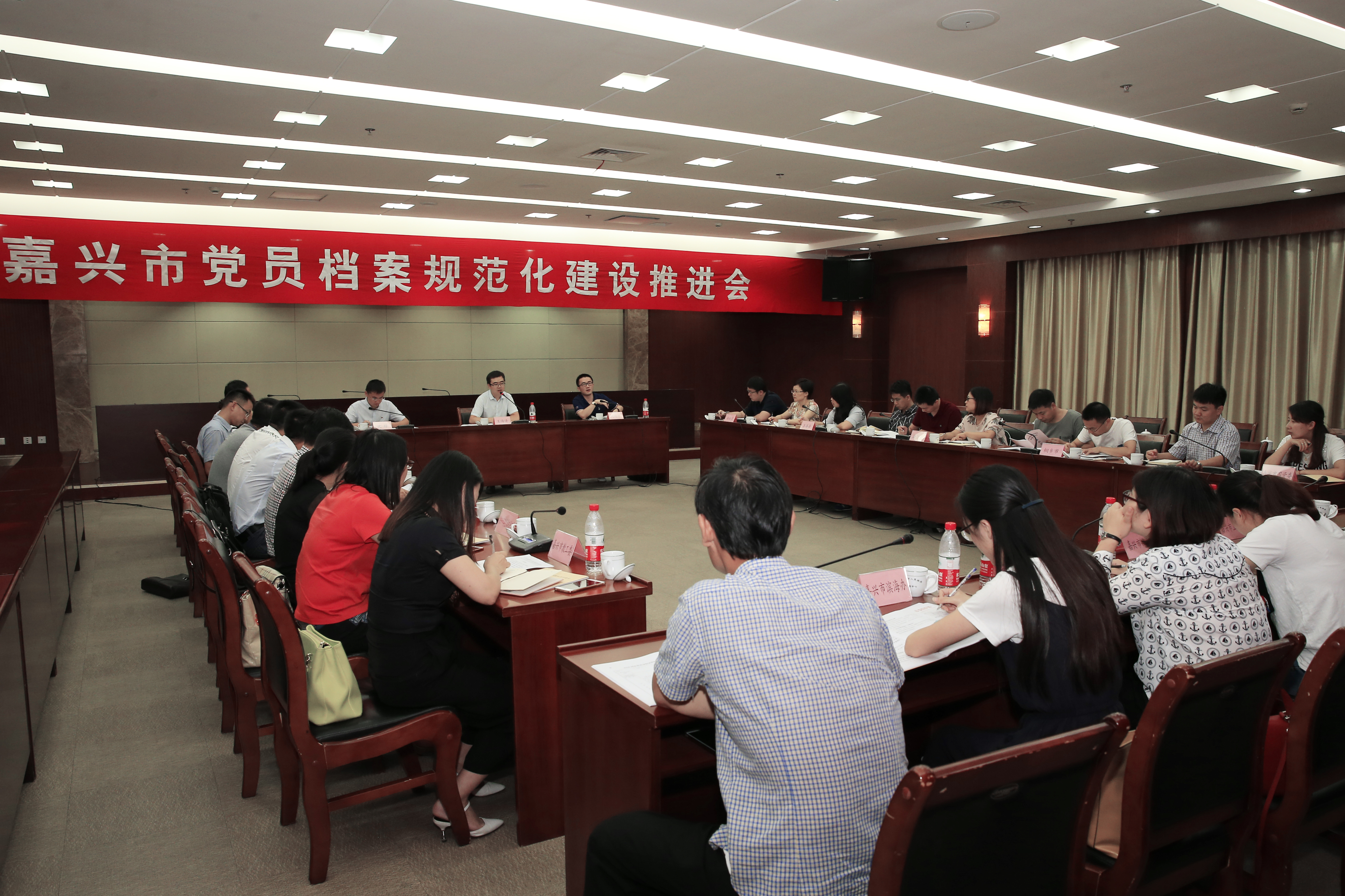 在嘉興市黨員檔案規(guī)范化建設(shè)推進(jìn)會(huì)上平湖市作了經(jīng)驗(yàn)交流.JPG