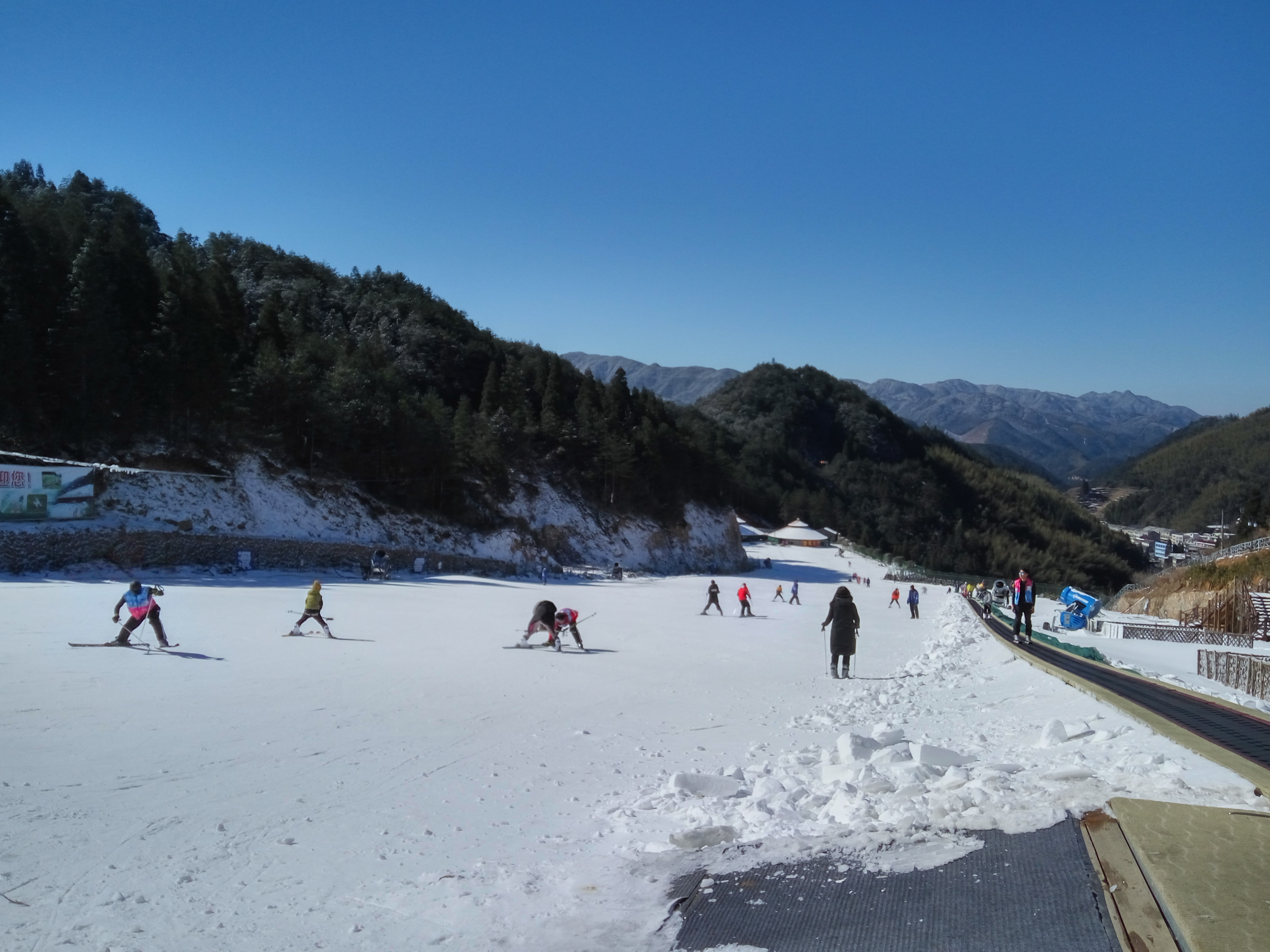森林氧吧小鎮(zhèn)滑雪場（綠水尖）.jpg
