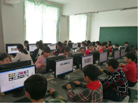 永嘉大若巖鎮(zhèn)中心小學開展網上祭英烈活動.jpg
