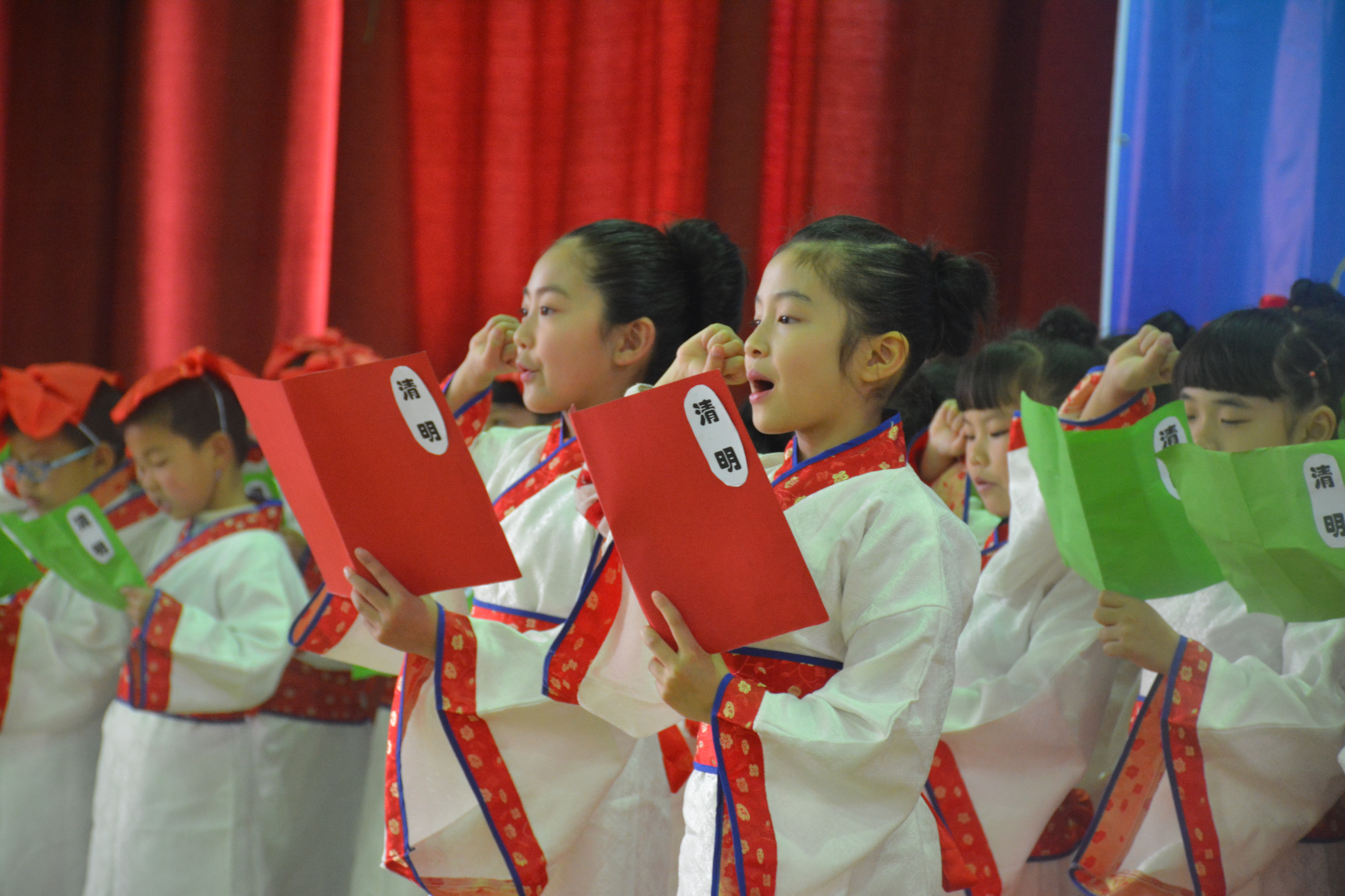 南白象一小：清明時(shí)節(jié)話春俗.JPG
