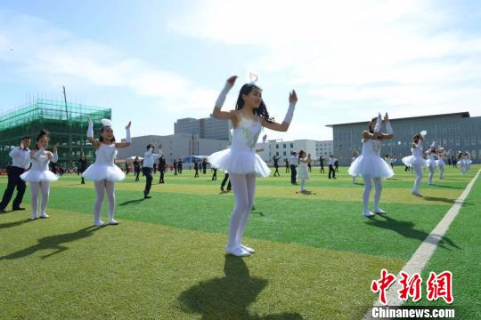 中蒙最大陸路口岸上的經(jīng)貿(mào)人文之橋：我們像走親戚